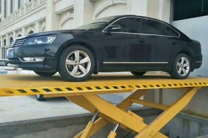 宜興汽車(chē)舉升機(jī)