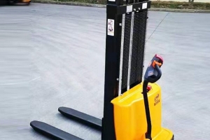 宜興電動(dòng)堆高車